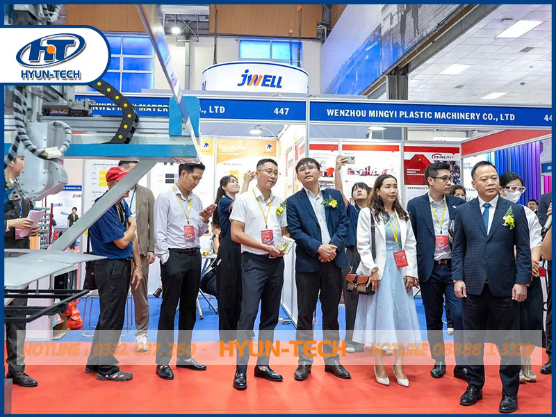 đại Diện Ghé Thăm Gian Hàng